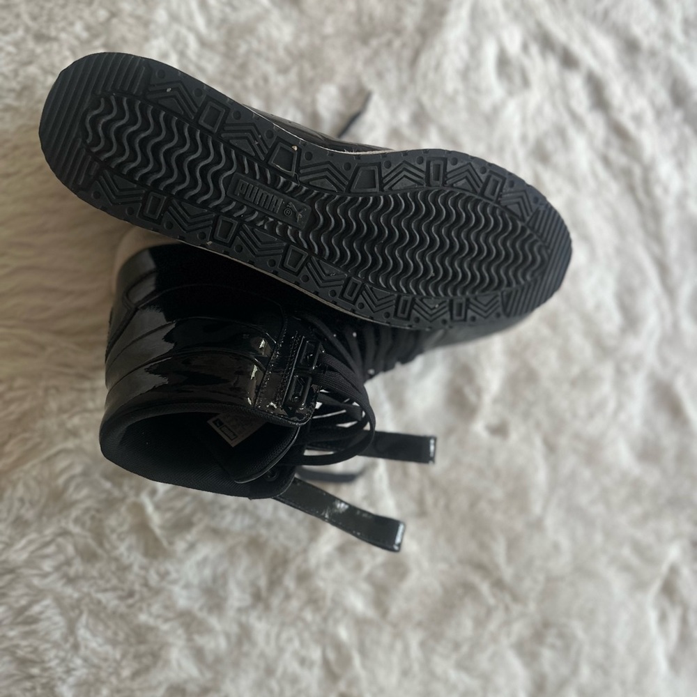 Black Puma sneaker